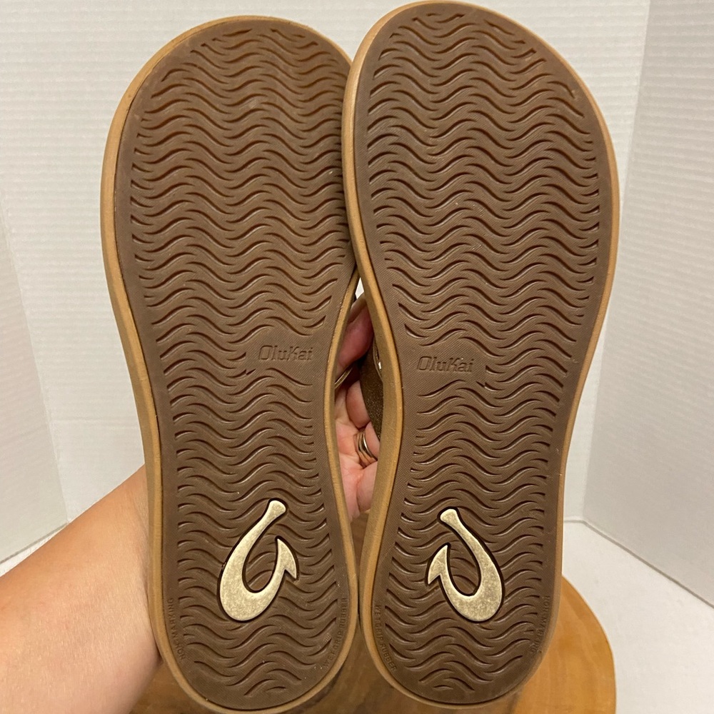 OluKai Gold Leather Flip Flip Thong Sandals - Picture 6 of 6